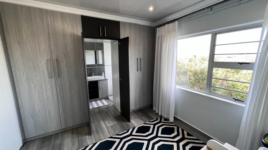 4 Bedroom Property for Sale in Langenhovenpark Free State